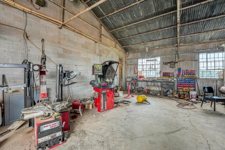 Thriving Commercial Tire Shop - image 30