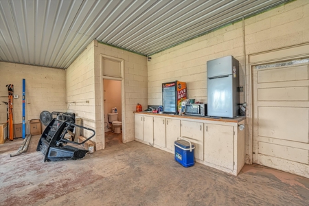 Thriving Commercial Tire Shop - image 14
