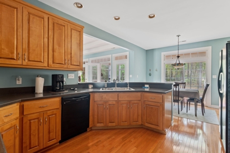 Custom home in a gated waterfront, golf community in NC - image 37