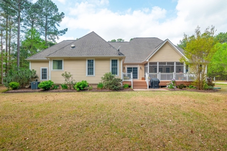 Custom home in a gated waterfront, golf community in NC - image 8