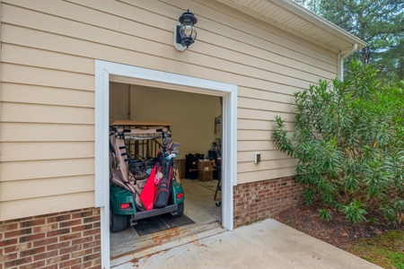 Custom home in a gated waterfront, golf community in NC - image 11