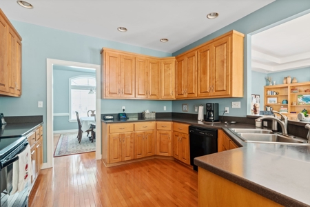 Custom home in a gated waterfront, golf community in NC - image 36