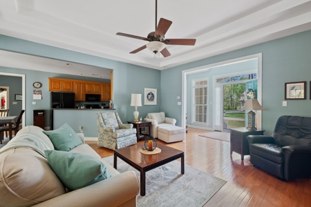 Custom home in a gated waterfront, golf community in NC - image 44