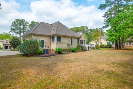 Custom home in a gated waterfront, golf community in NC - image 7