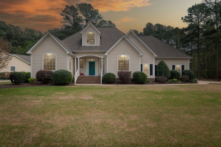 Custom home in a gated waterfront, golf community in NC - image 1