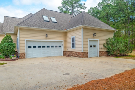 Custom home in a gated waterfront, golf community in NC - image 10