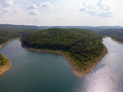 Peninsula on Bull Shoals Lake - image 45