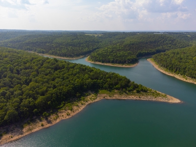 Peninsula on Bull Shoals Lake - image 40