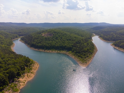 Peninsula on Bull Shoals Lake - image 39