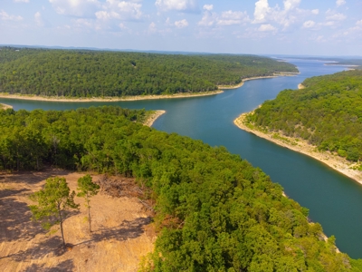 Peninsula on Bull Shoals Lake - image 42