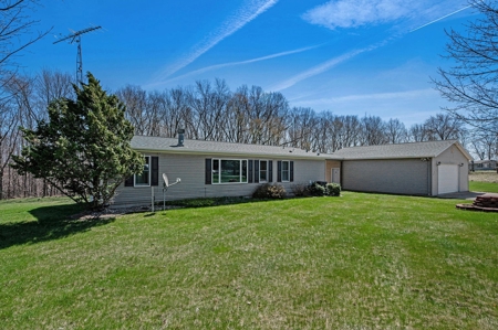 Unique property with 2500ft Union Lake frontage and 12 acres - image 1