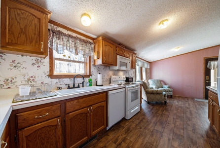 Unique property with 2500ft Union Lake frontage and 12 acres - image 16