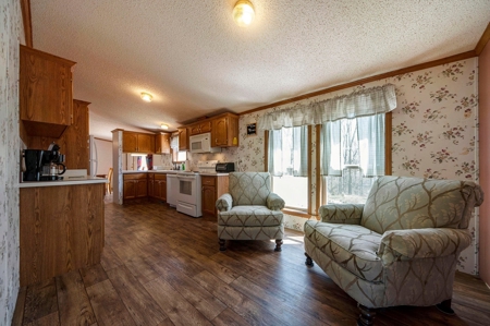Unique property with 2500ft Union Lake frontage and 12 acres - image 17