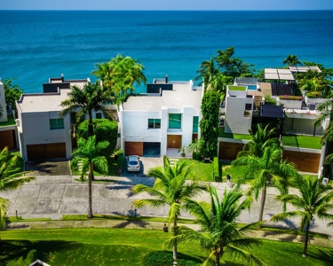 Spectacular Beachfront Villa in Riomar - image 4