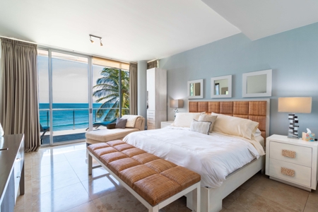 Spectacular Beachfront Villa in Riomar - image 29