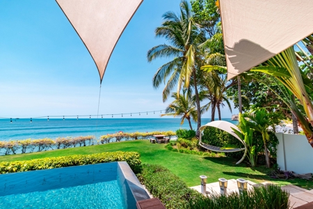 Spectacular Beachfront Villa in Riomar - image 13