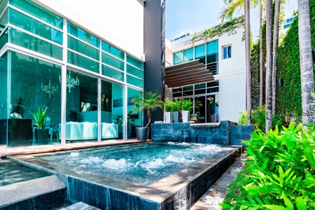 Spectacular Beachfront Villa in Riomar - image 9