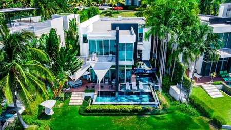 Spectacular Beachfront Villa in Riomar - image 1