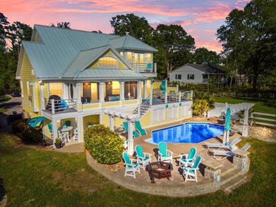 Riverfront Home with Extra Lot for Sale on the Pamlico River - image 2