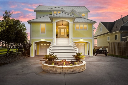 Riverfront Home with Extra Lot for Sale on the Pamlico River - image 1