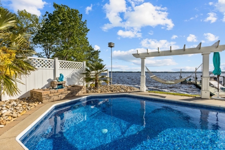 Riverfront Home with Extra Lot for Sale on the Pamlico River - image 8