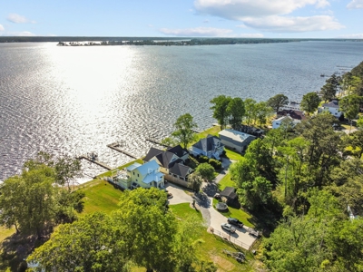 Riverfront Home with Extra Lot for Sale on the Pamlico River - image 3