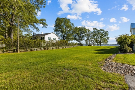 Riverfront Home with Extra Lot for Sale on the Pamlico River - image 4