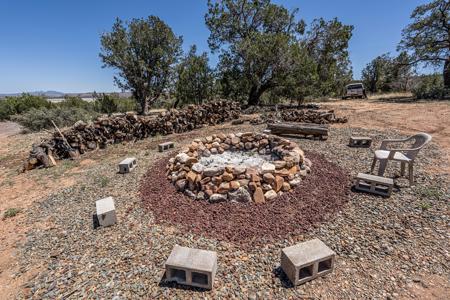 Stunning Off-Grid Remote Mountain Home - image 3