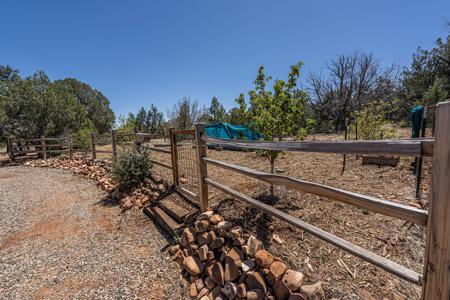 Stunning Off-Grid Remote Mountain Home - image 12