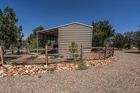 Stunning Off-Grid Remote Mountain Home - image 13