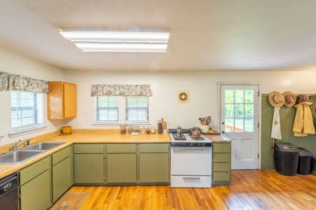 Ozarks Hobby Farm Near Salem Arkansas - image 3