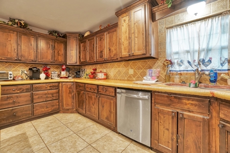 Custer County Home for Sale, Clinton, OK Auction - image 16