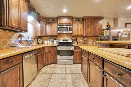 Custer County Home for Sale, Clinton, OK Auction - image 15