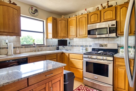 3BR, 2BA home wit 2-story barn on 5.79 acres! Arcadia, FL - image 24