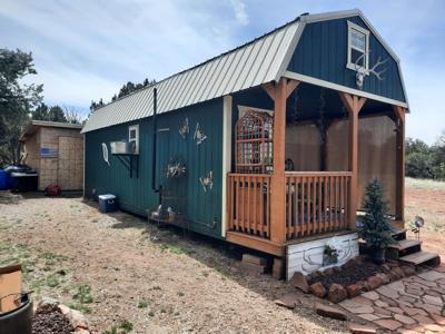 Adorable off grid Tiny Home - image 4