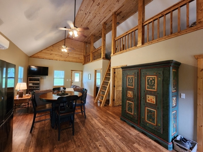 Cedar Lake Cabin - Adjoining National Forest - image 9