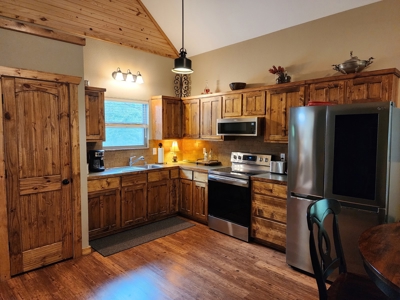 Cedar Lake Cabin - Adjoining National Forest - image 6