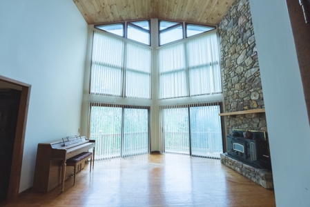Mountain Chalet for Sale at Auction in Seven Devils NC - image 6