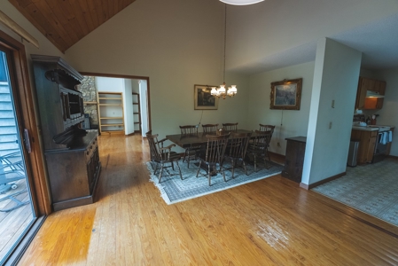 Mountain Chalet for Sale at Auction in Seven Devils NC - image 5