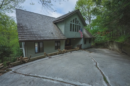 Mountain Chalet for Sale at Auction in Seven Devils NC - image 21