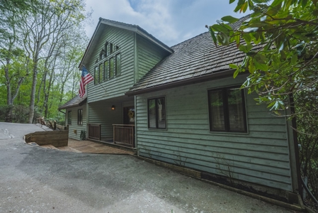 Mountain Chalet for Sale at Auction in Seven Devils NC - image 22