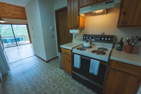 Mountain Chalet for Sale at Auction in Seven Devils NC - image 3