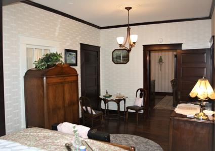 VRBO or Beautiful Historical Residential Home in Resort Area - image 20