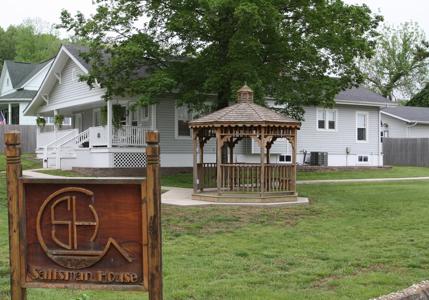 VRBO or Beautiful Historical Residential Home in Resort Area - image 3