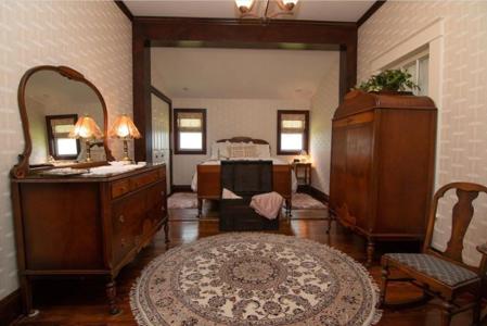 VRBO or Beautiful Historical Residential Home in Resort Area - image 19