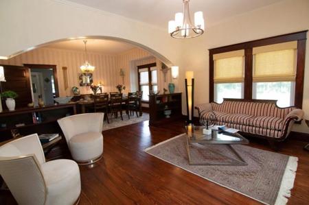 VRBO or Beautiful Historical Residential Home in Resort Area - image 11