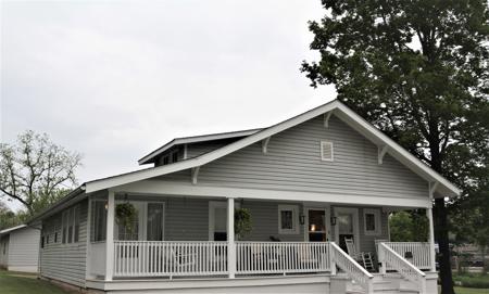 VRBO or Beautiful Historical Residential Home in Resort Area - image 2