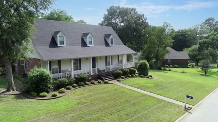 Beautiful River Oaks Home For Sale in Searcy, Arkansas - image 1
