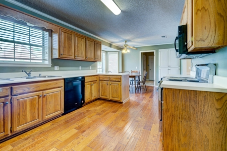 Beautiful River Oaks Home For Sale in Searcy, Arkansas - image 21