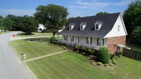Beautiful River Oaks Home For Sale in Searcy, Arkansas - image 2